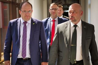 Tři úředníci od Výborného dostali důtku. Nechali se zdarma pozvat na lov - Seznam Zprávy